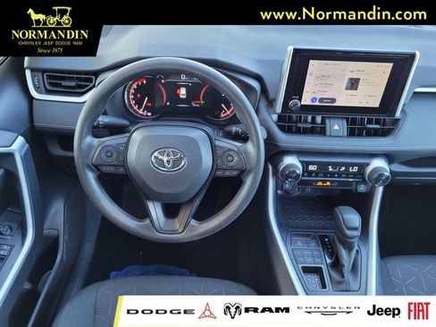 Used 2025 Toyota RAV4 XLE AWD/4WD image 7