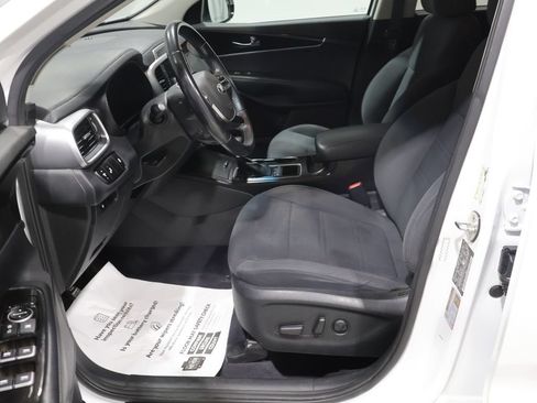 Used 2019 Kia Sorento AWD V6 image 9