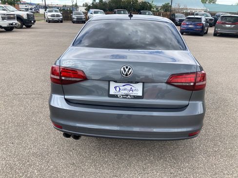 Used 2017 Volkswagen Jetta SE FWD image 7
