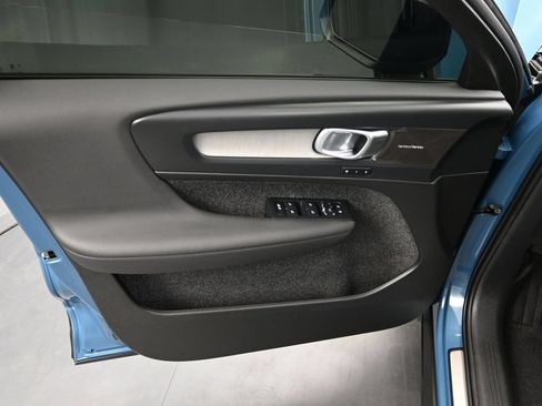 Used 2025 Volvo XC40 B5 Ultra AWD/4WD image 14
