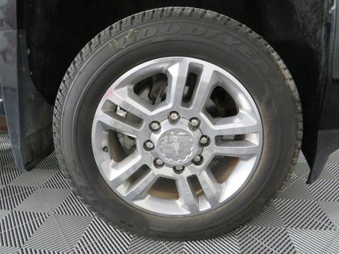 Used 2018 Chevrolet Silverado 2500 High Country image 44