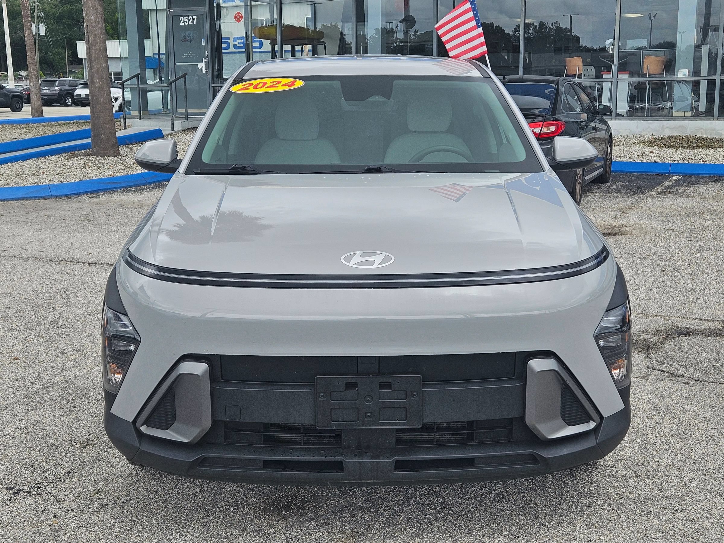 Used 2024 Hyundai Kona SE FWD image 2