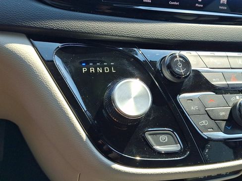 Used 2024 Chrysler Pacifica Touring-L FWD image 15