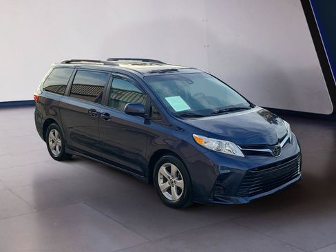 Used 2018 Toyota Sienna LE FWD image 7