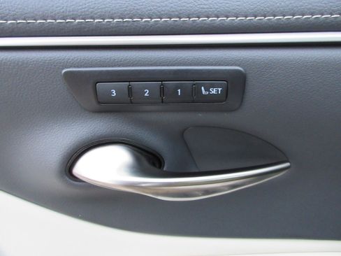 Used 2025 Lexus ES 300h w/ Premium Package image 28