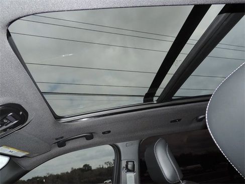 Used 2025 Jeep Grand Cherokee L Limited image 12