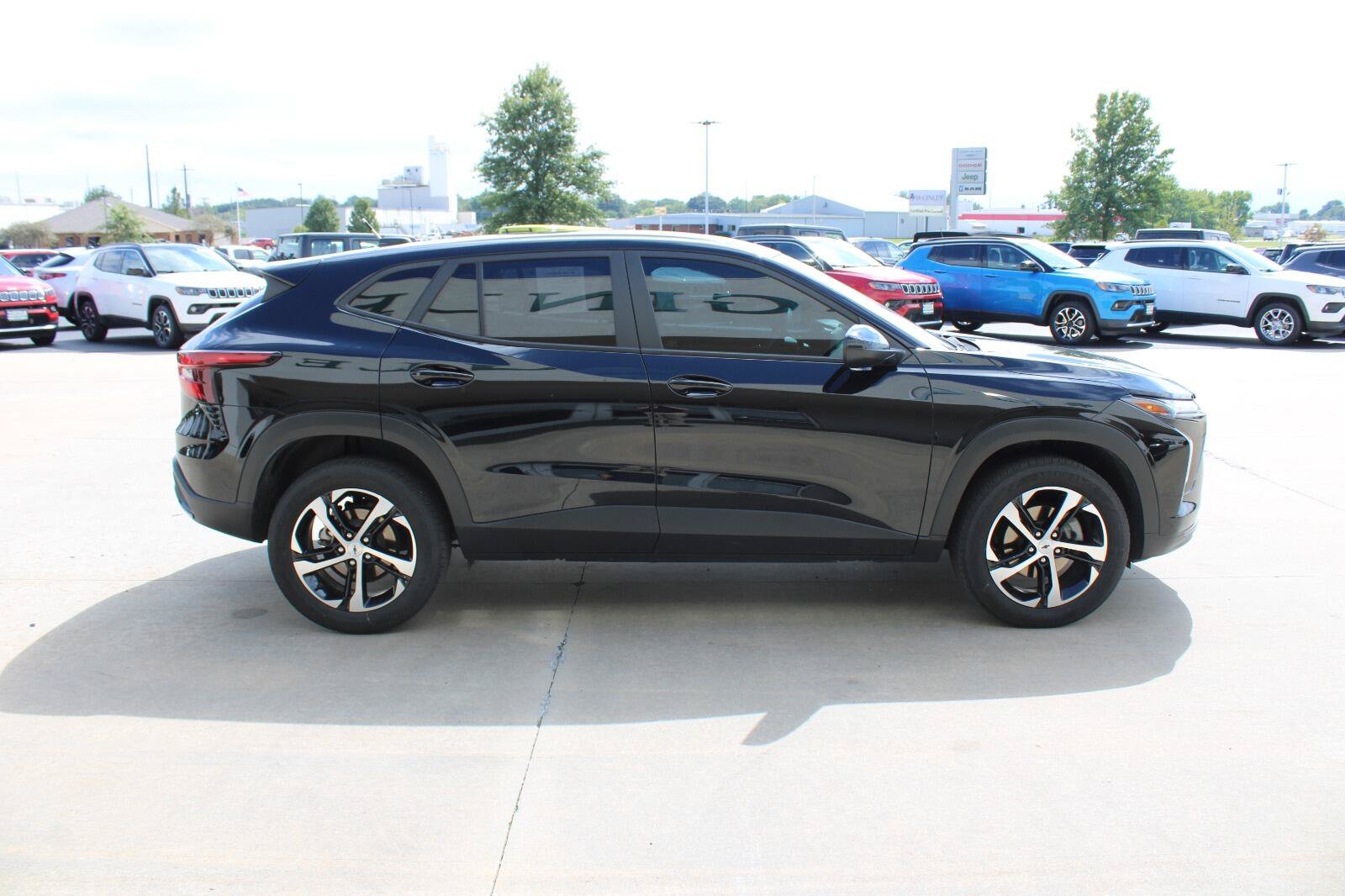 Used 2024 Chevrolet Trax RS FWD image 6