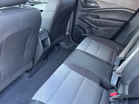 Certified 2025 Chevrolet Trax LT w/ LT Convenience Package image 12