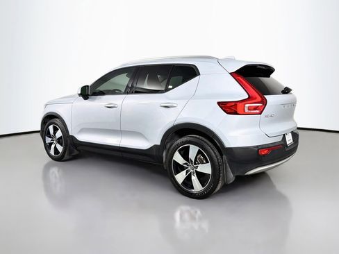Used 2020 Volvo XC40 T4 Momentum w/ Protection Package Premier FWD image 8