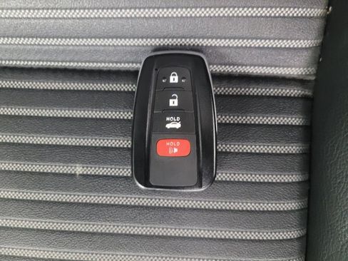 Used 2019 Toyota Camry SE w/ Sunroof Package FWD image 32