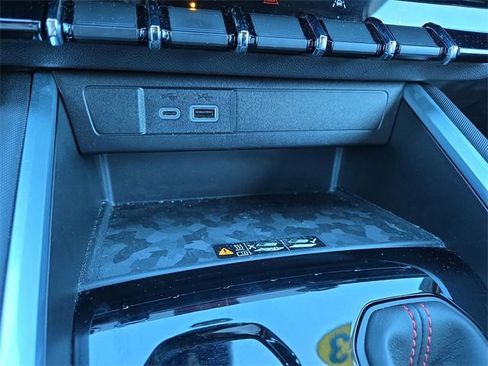 Used 2023 Chevrolet Colorado Z71 w/ Z71 Convenience Package 2 image 24