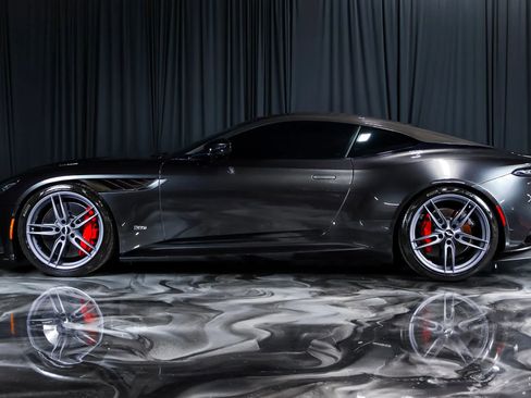 Used 2019 Aston Martin DBS Superleggera RWD image 9