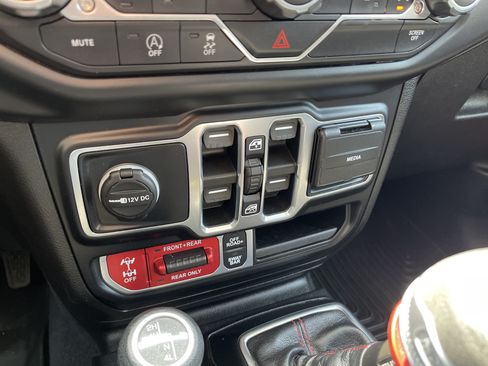 Used 2020 Jeep Gladiator Rubicon AWD/4WD image 19