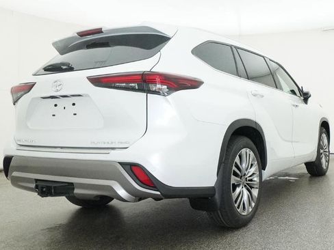 New 2026 Toyota Highlander Platinum AWD/4WD image 12