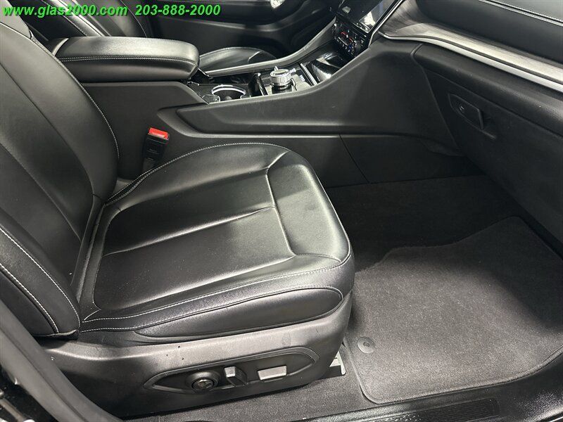 Used 2023 Jeep Grand Cherokee L Limited AWD/4WD image 5