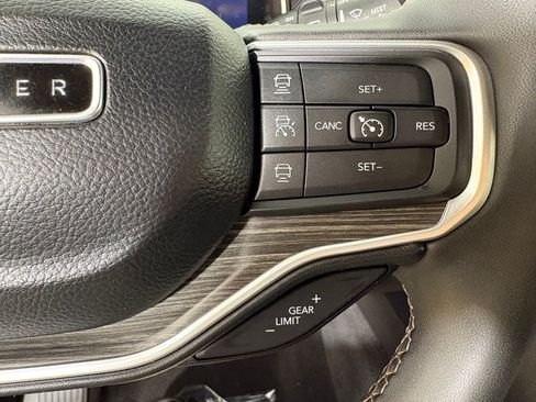 Used 2024 Jeep Wagoneer L Series II w/ Flexible Seating Group RWD image 26