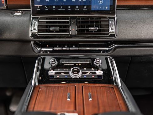 Used 2023 Lincoln Navigator Reserve AWD/4WD image 39