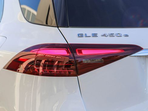 Used 2025 Mercedes-Benz GLE 450e 4MATIC image 9