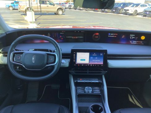 Used 2025 Lincoln Nautilus Premier w/ Equipment Group 102A AWD/4WD image 8