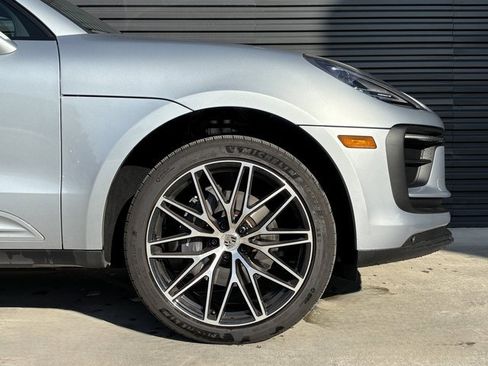 Certified 2025 Porsche Macan image 11