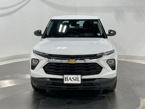 Used 2025 Chevrolet TrailBlazer LS FWD image 9