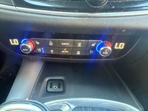 Used 2019 Buick Enclave Premium image 18