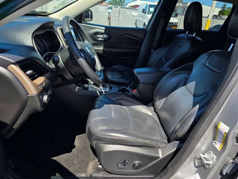 Used 2015 Jeep Cherokee Limited w/ Technology Group AWD/4WD image 19