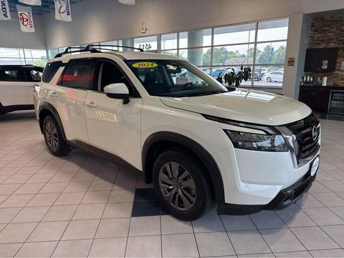 Used 2024 Nissan Pathfinder SV AWD/4WD image 1
