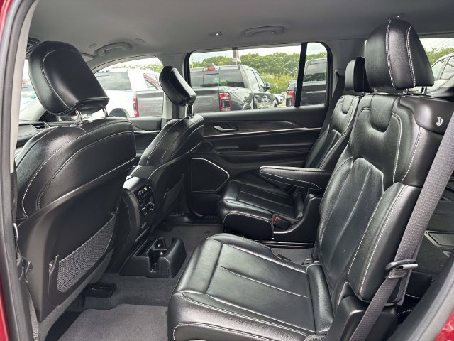 Used 2023 Jeep Grand Cherokee L Limited w/ Black Appearance Package AWD/4WD image 7