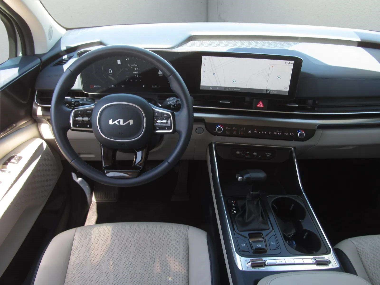 Used 2025 Kia Carnival SX w/ SX Dark Edition Package FWD image 18