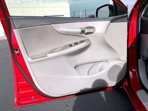 Used 2010 Toyota Corolla image 24