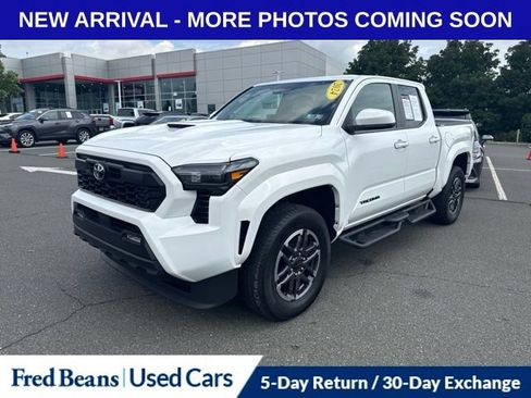 Used 2024 Toyota Tacoma TRD Sport AWD/4WD image 8