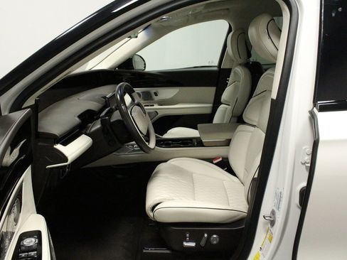 Used 2024 Lincoln Nautilus Black Label AWD/4WD image 18