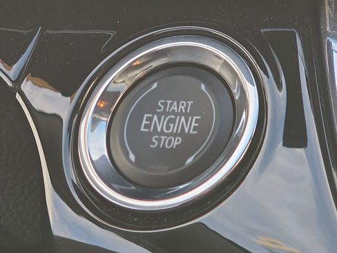 Certified 2025 Chevrolet Trax RS w/ Sunroof Package image 17