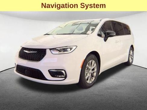 Used 2026 Chrysler Pacifica Limited FWD image 4