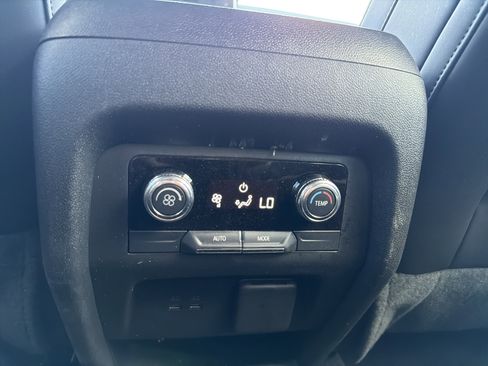Used 2025 GMC Acadia AT4 AWD/4WD image 25