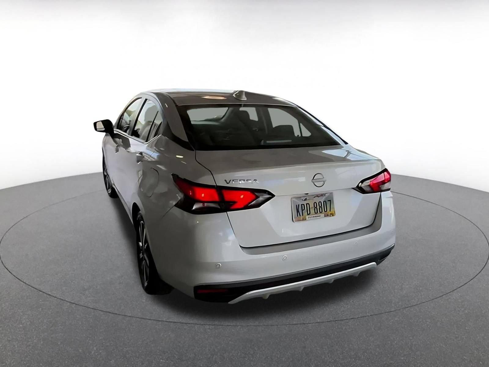 Used 2025 Nissan Versa SV FWD image 10