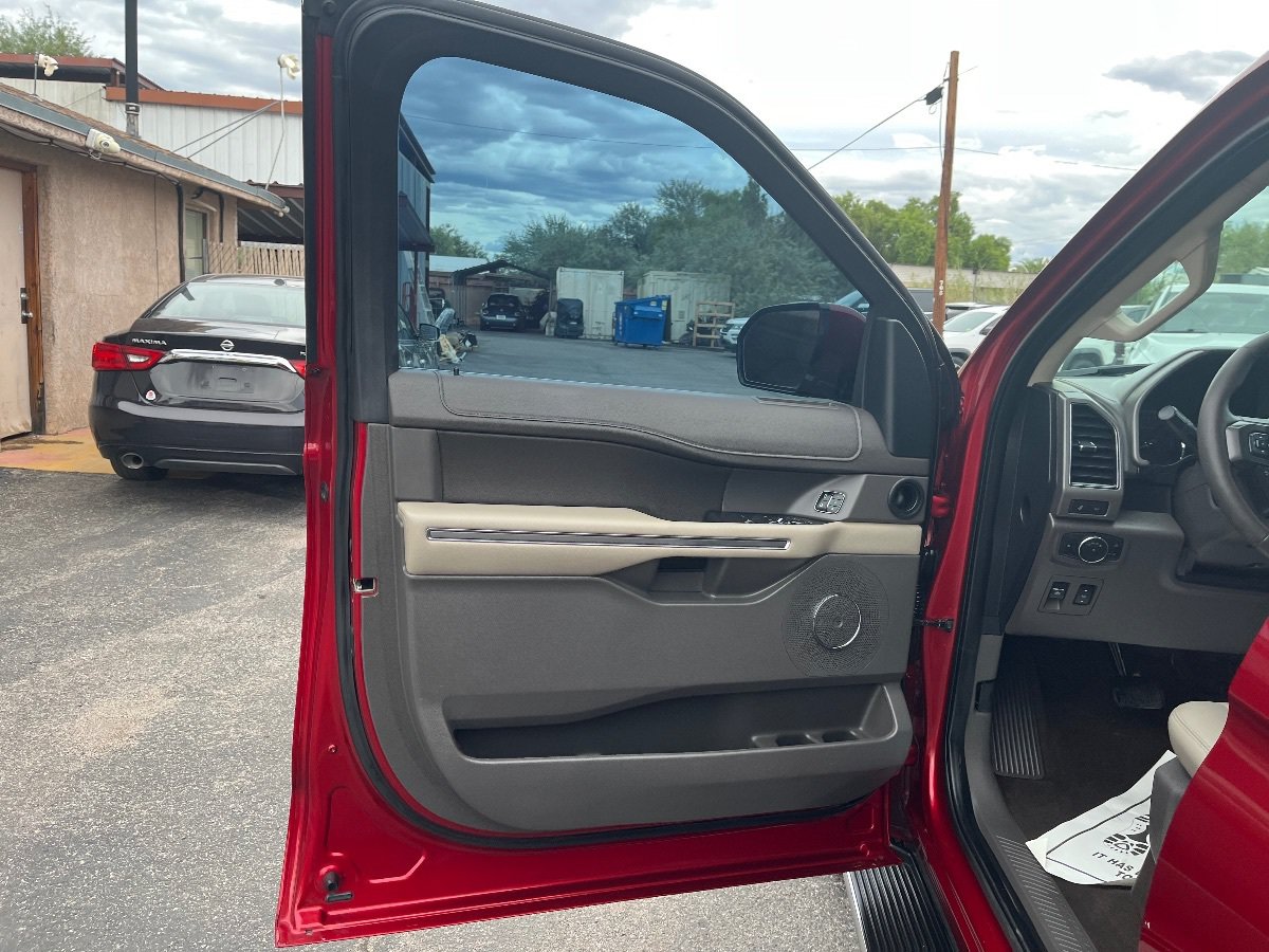 Used 2019 Ford Expedition Max XLT w/ Equipment Group 202A AWD/4WD image 27