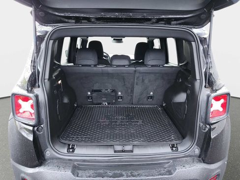 Used 2022 Jeep Renegade Altitude AWD/4WD image 16