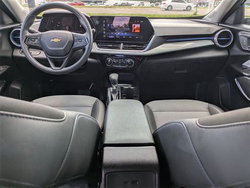 Used 2024 Chevrolet Trax LT image 25
