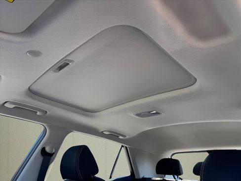 Certified 2025 Hyundai Venue SEL image 12