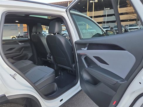 New 2026 Volkswagen Tiguan SE R-Line image 30