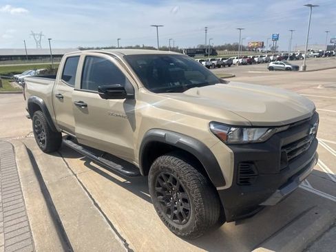 Used 2023 Chevrolet Colorado Trail Boss w/ Technology Package image 3