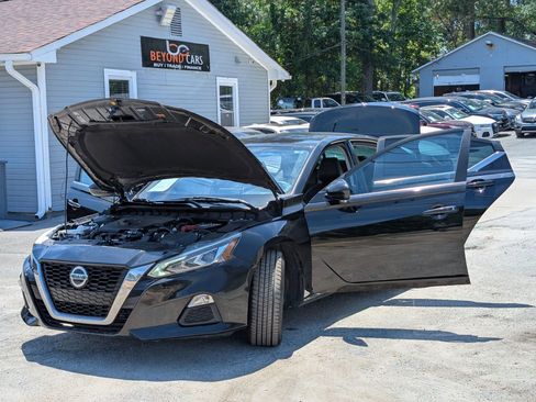 Used 2019 Nissan Altima 2.5 SR FWD image 10