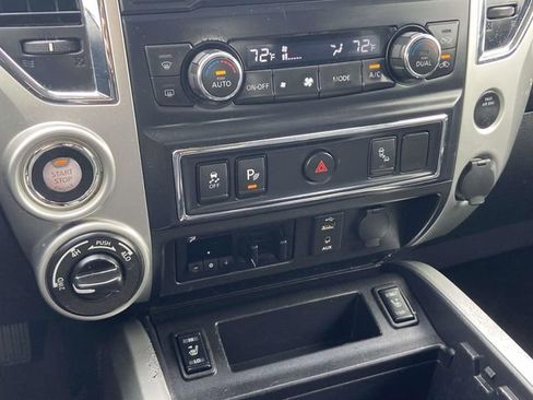 Used 2018 Nissan Titan SV w/ SV Convenience Package image 22