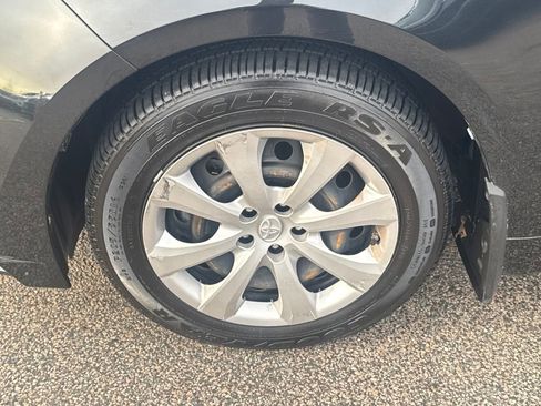 Used 2020 Toyota Corolla LE image 38