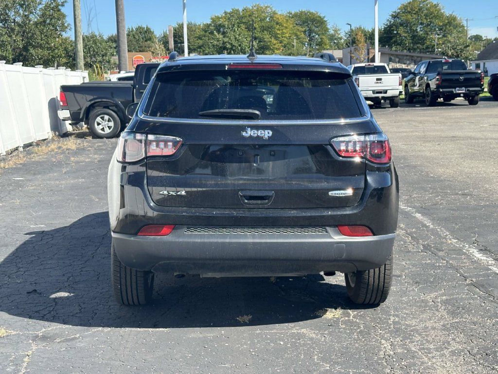 Used 2023 Jeep Compass Latitude w/ Convenience Group AWD/4WD image 5