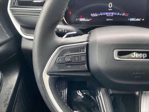 Used 2024 Jeep Grand Cherokee L Laredo image 14