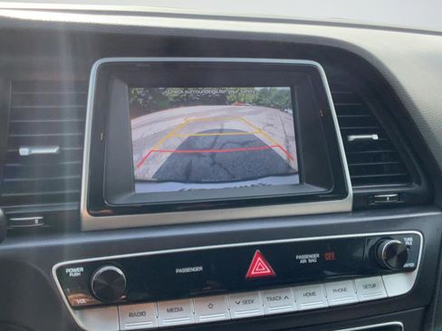 Used 2019 Hyundai Sonata SE FWD image 17
