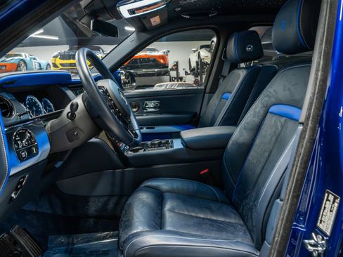 Used 2024 Rolls-Royce Cullinan Black Badge image 14